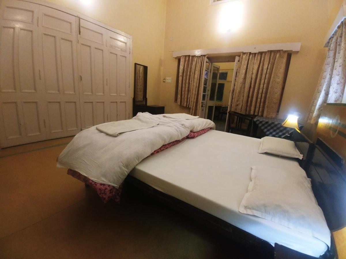Hotel White House Dehradun Exterior photo